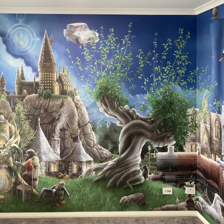 Harry Potter bedroom nursery wallpaper wall mural, Hogwarts school, express train, whomping willow, hogsmeade