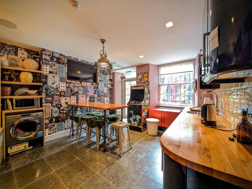 Custom bespoke quirky wallpaper 